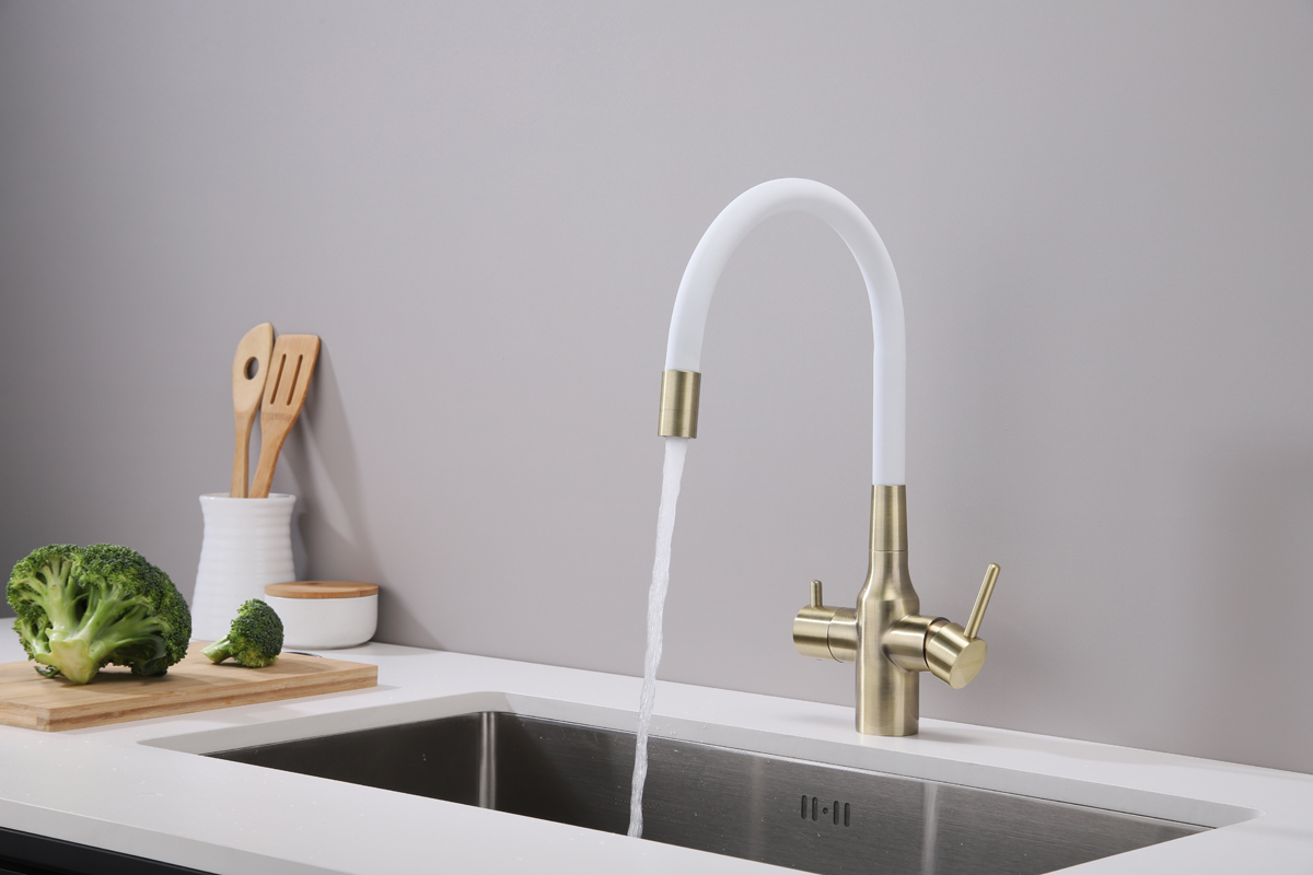 Превью картинка Смеситель для кухни Paulmark SALIX Sa213419-BRw Бронза / белый #4