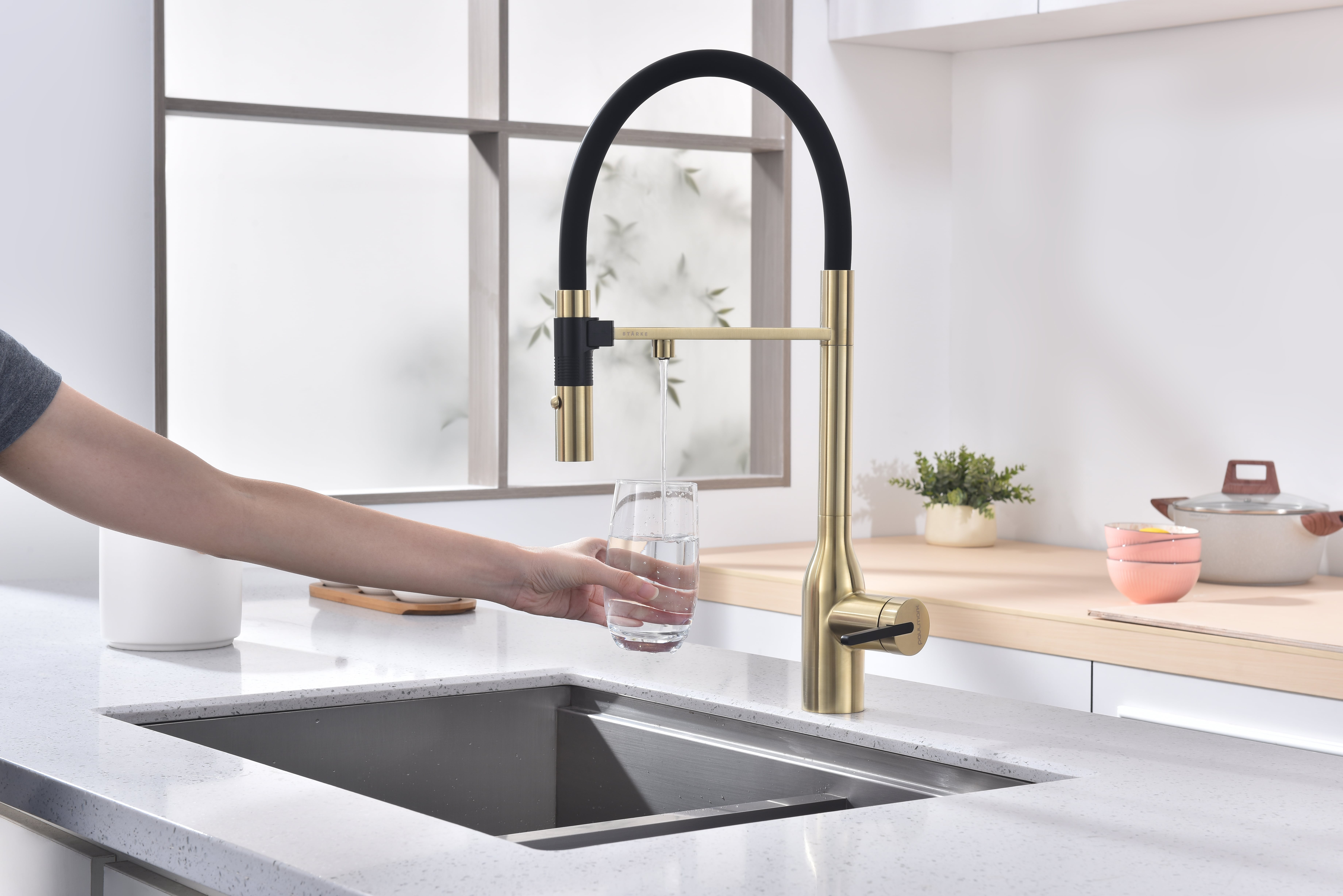 Превью картинка Смеситель для кухни Paulmark MAGNETO ONE Ma213188-LG Светлое золото #7