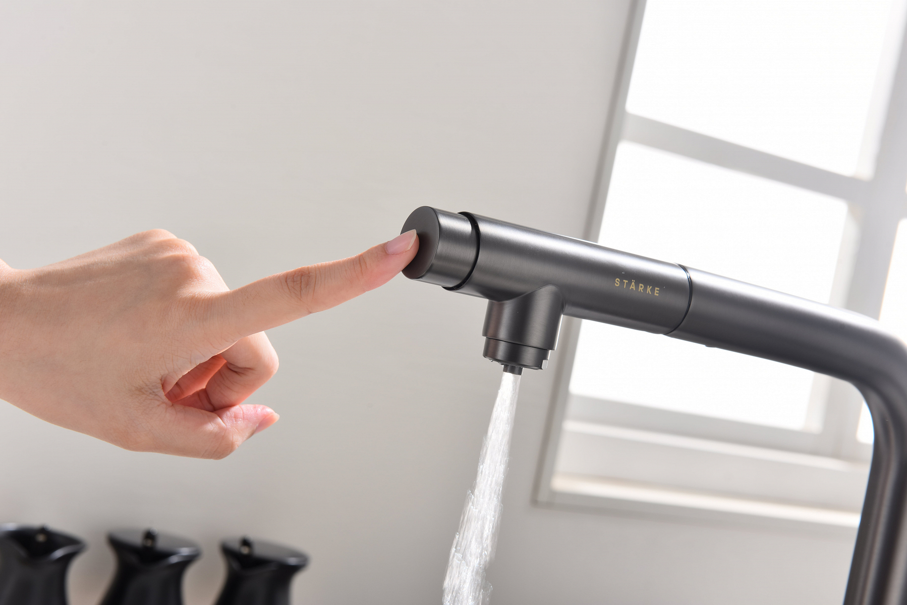 Превью картинка Смеситель для кухни Paulmark VIPER Vi213105-GM Вороненая сталь GM #9