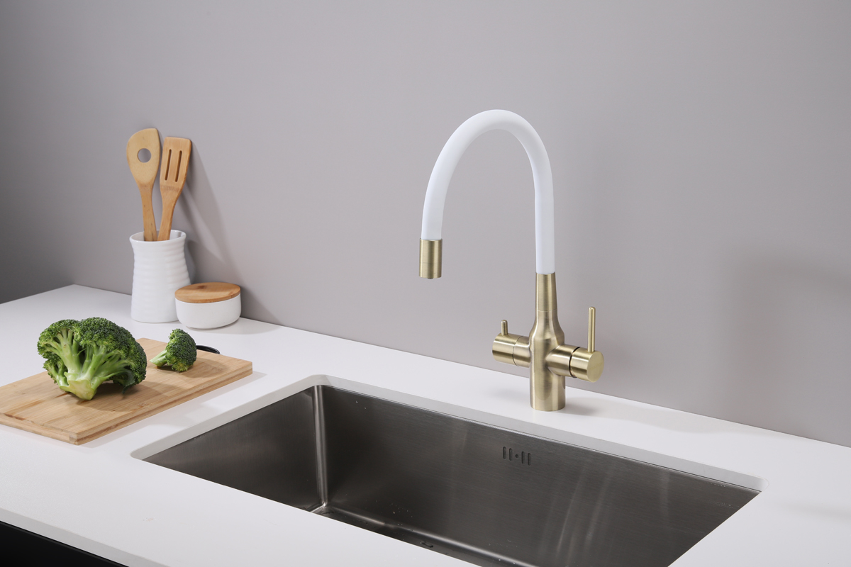 Превью картинка Смеситель для кухни Paulmark SALIX Sa213419-BRw Бронза / белый #3