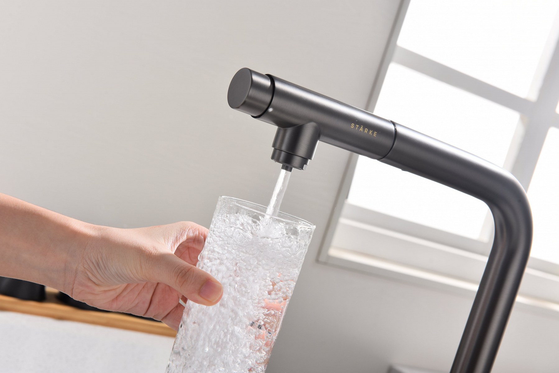 Превью картинка Смеситель для кухни Paulmark VIPER Vi213105-GM Вороненая сталь GM #8