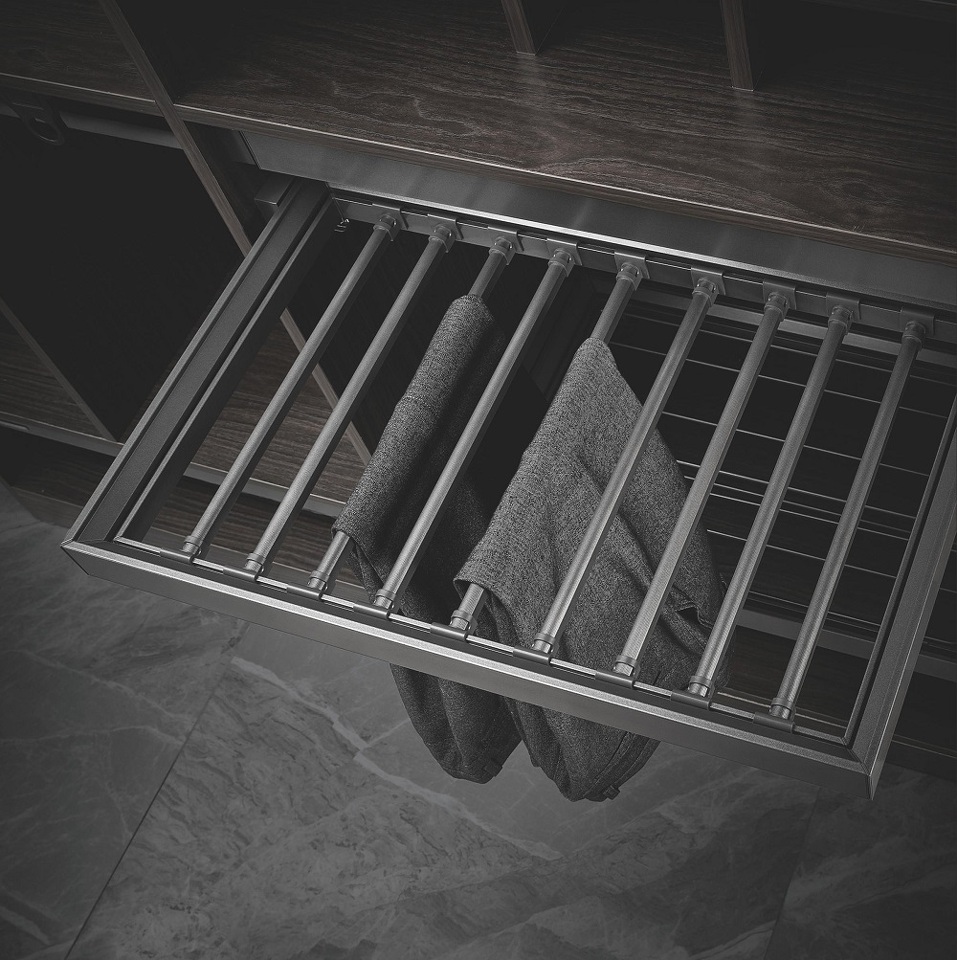 Фото Duslar Выдвижная брючница RANGE ULTRA, ширина 562-568 мм, антрацит