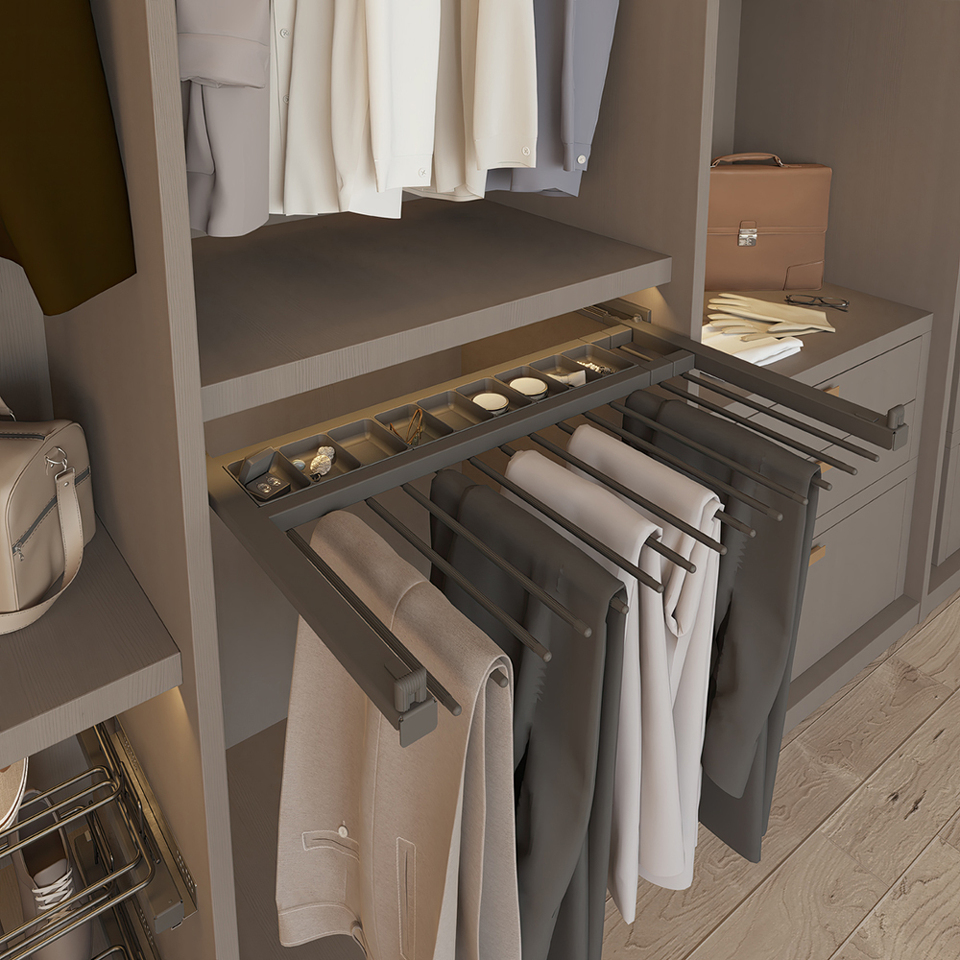 Фото MENAGE CONFORT Выдвижная телескопическая брючница PANSY с лотком для аксессуаров, ширина 600-700 мм, антрацит